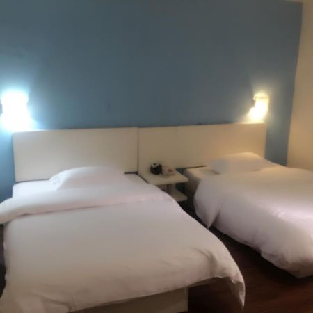 V8 Hotel Xicun Subway Branch กวางโจว ภายนอก รูปภาพ