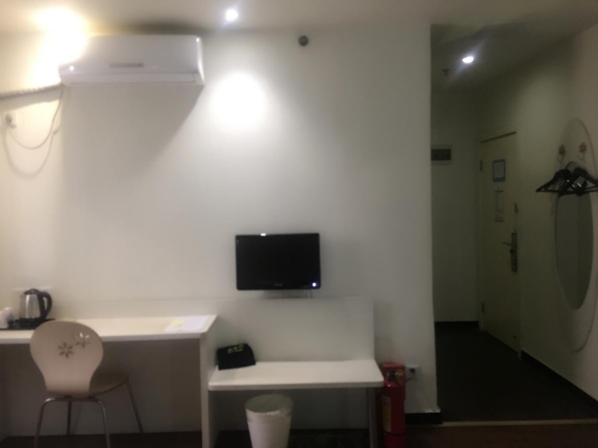 V8 Hotel Xicun Subway Branch กวางโจว ภายนอก รูปภาพ